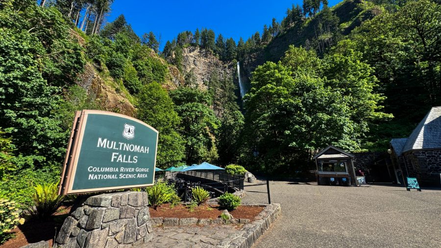 The Multnomah Falls sign in Oregon