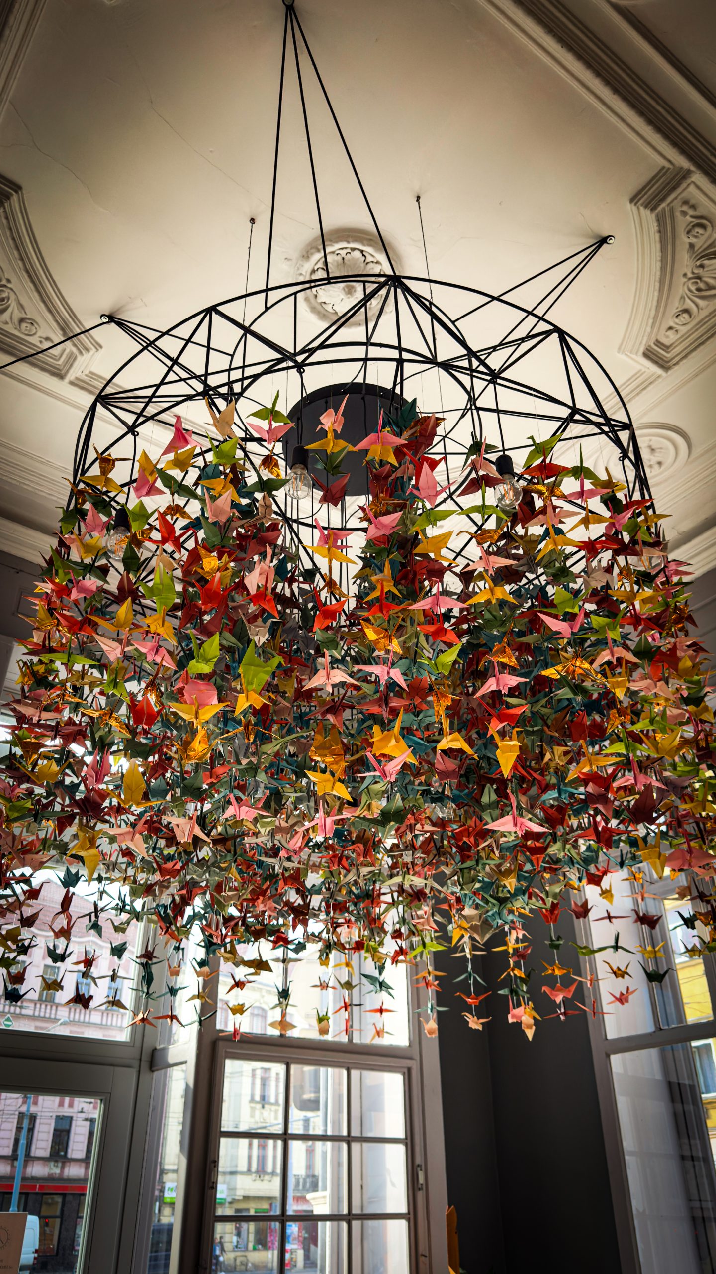 Floral decoration hanging from the ceiling at Sorry pečeme jinak bakery