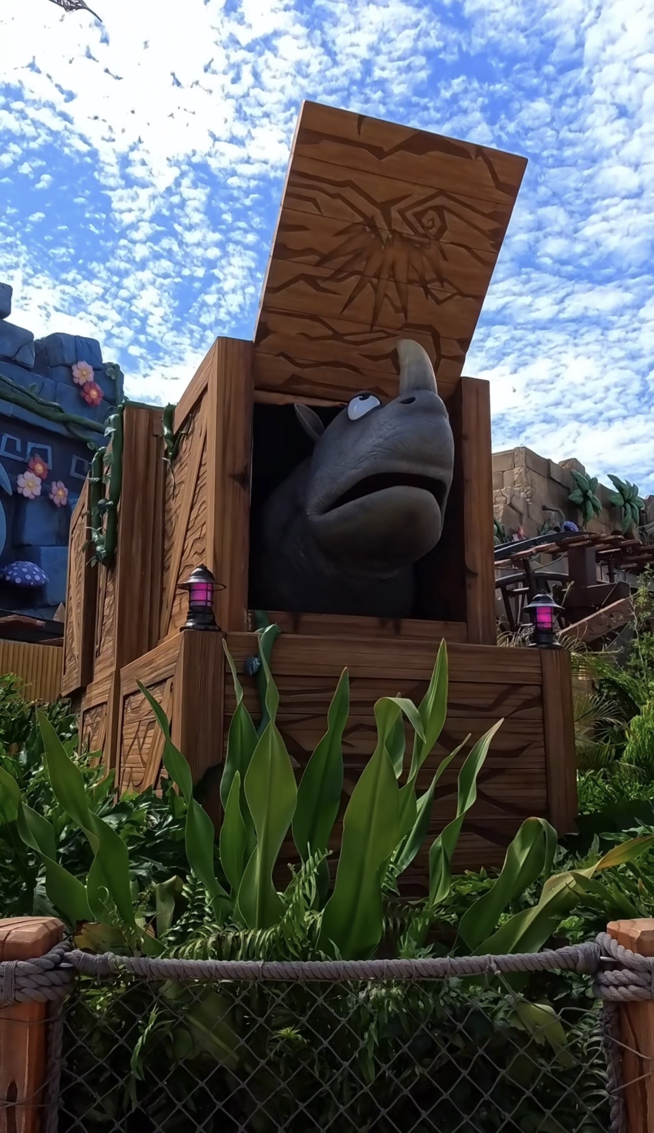 Rhino in a box at Donkey Kong country